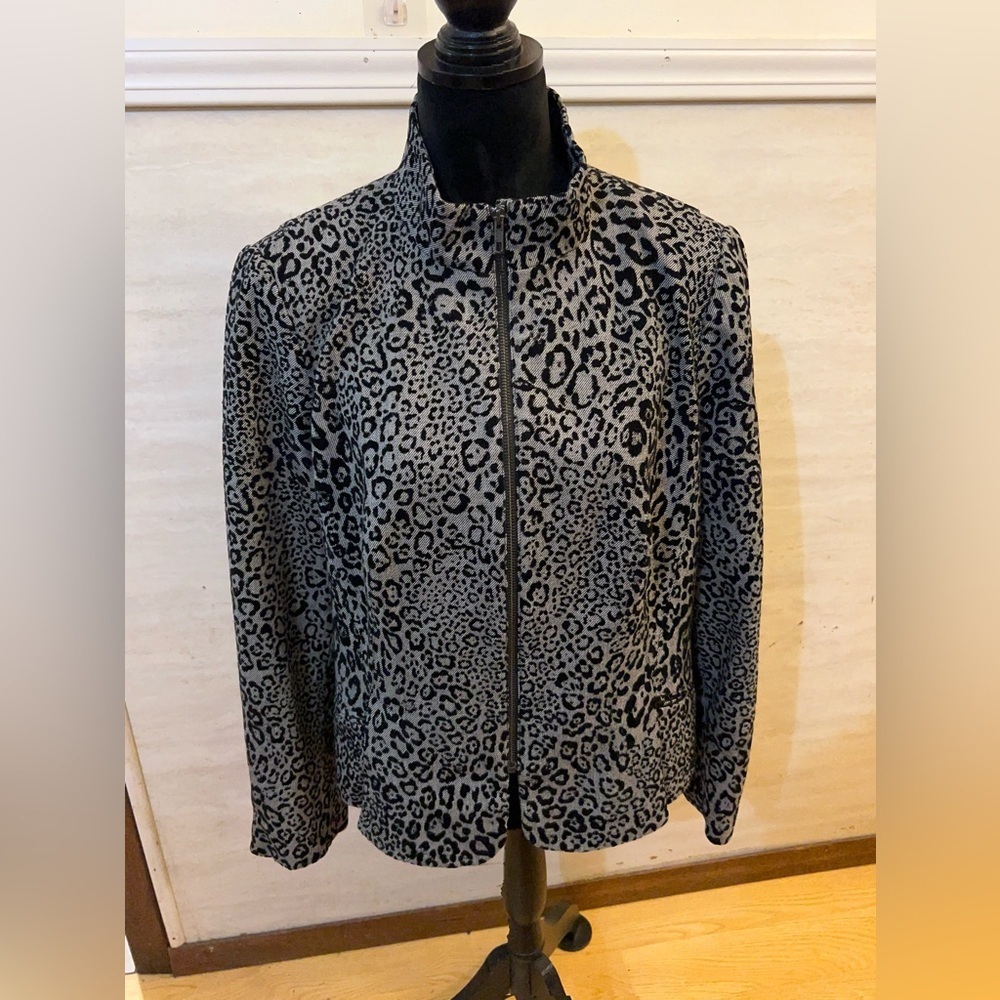 ECCOCI 100% Wool Animal
Jacquard Zip Front Jacket Leopard Print Pattern